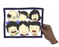 这是王小明一家人的照片。照片下面还写着：这是我的家。你说这是谁的书包？